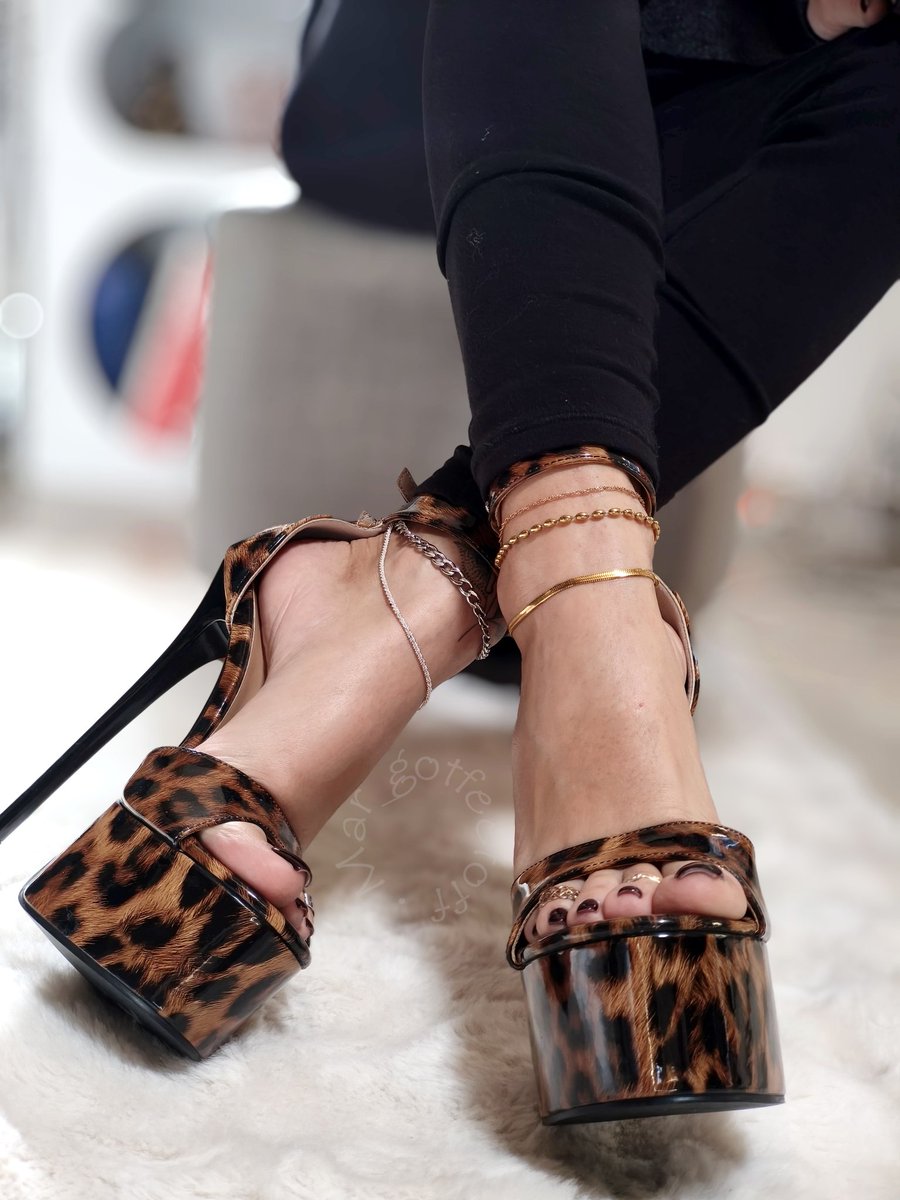 Margot Feet tweet media