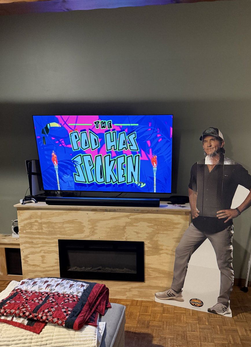djclubberlang's tweet photo. Pre-gaming #Survivor50 https://t.co/aDrKGyFqWc