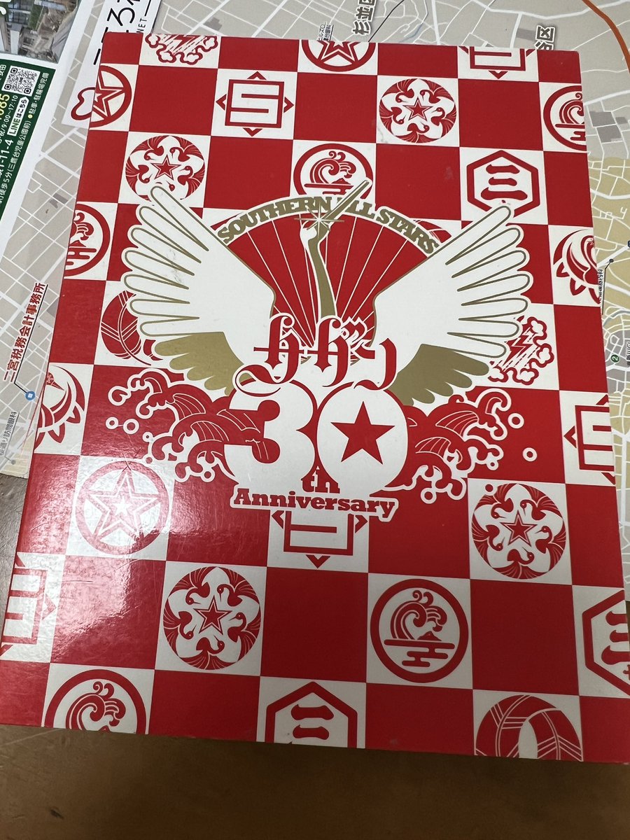 今日の読売新聞、見開きいっぱいに本日70歳の誕生日を迎えた 桑田佳祐