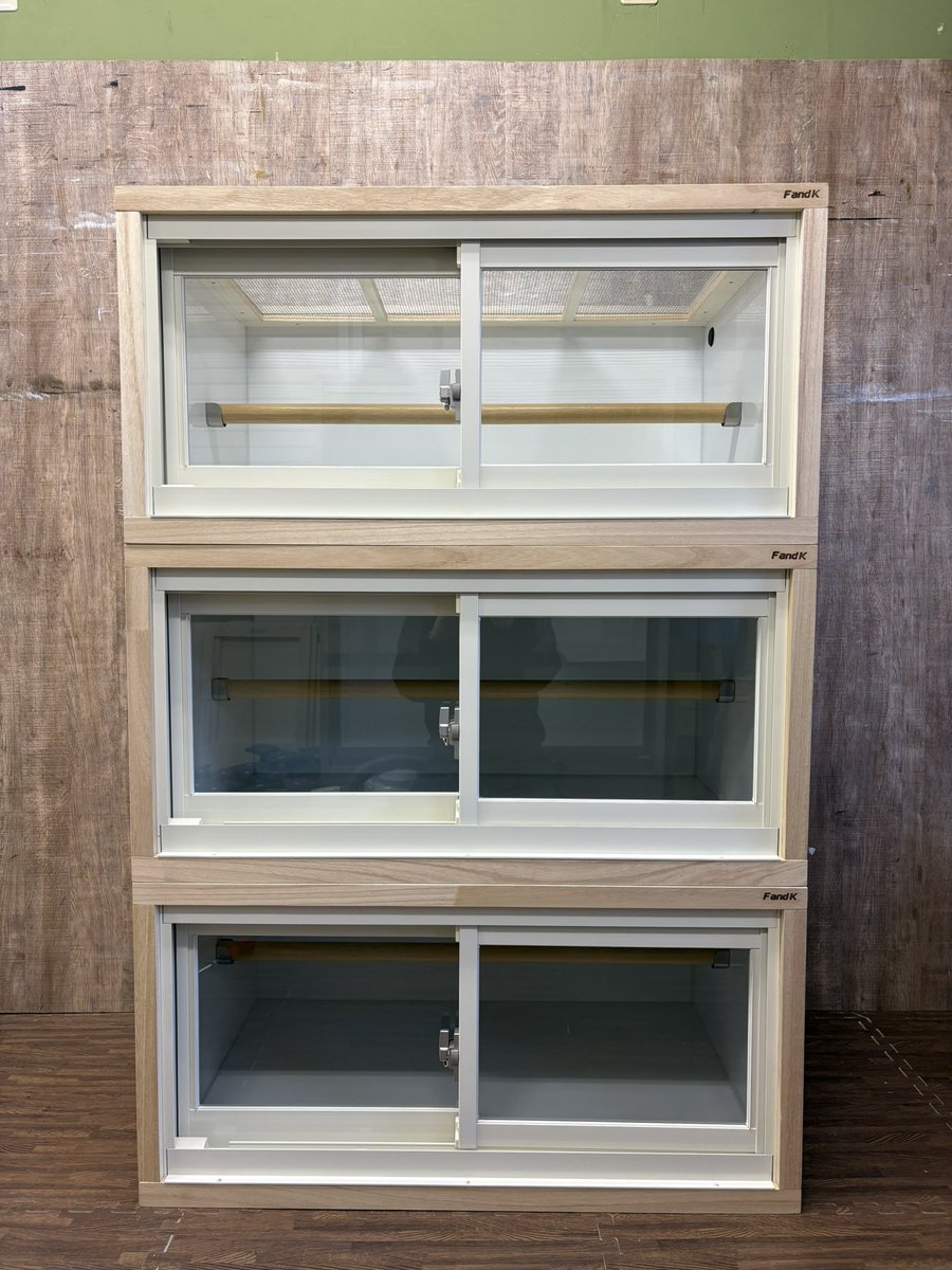 おはようございます！ ヘビ用納品ケージ✨ サッシ仕様 900×600×450 3台