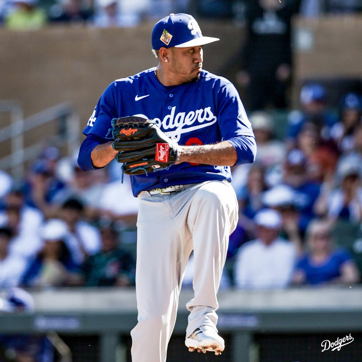 #DodgersWin! 

FINAL: #Dodgers 10, D-backs 7