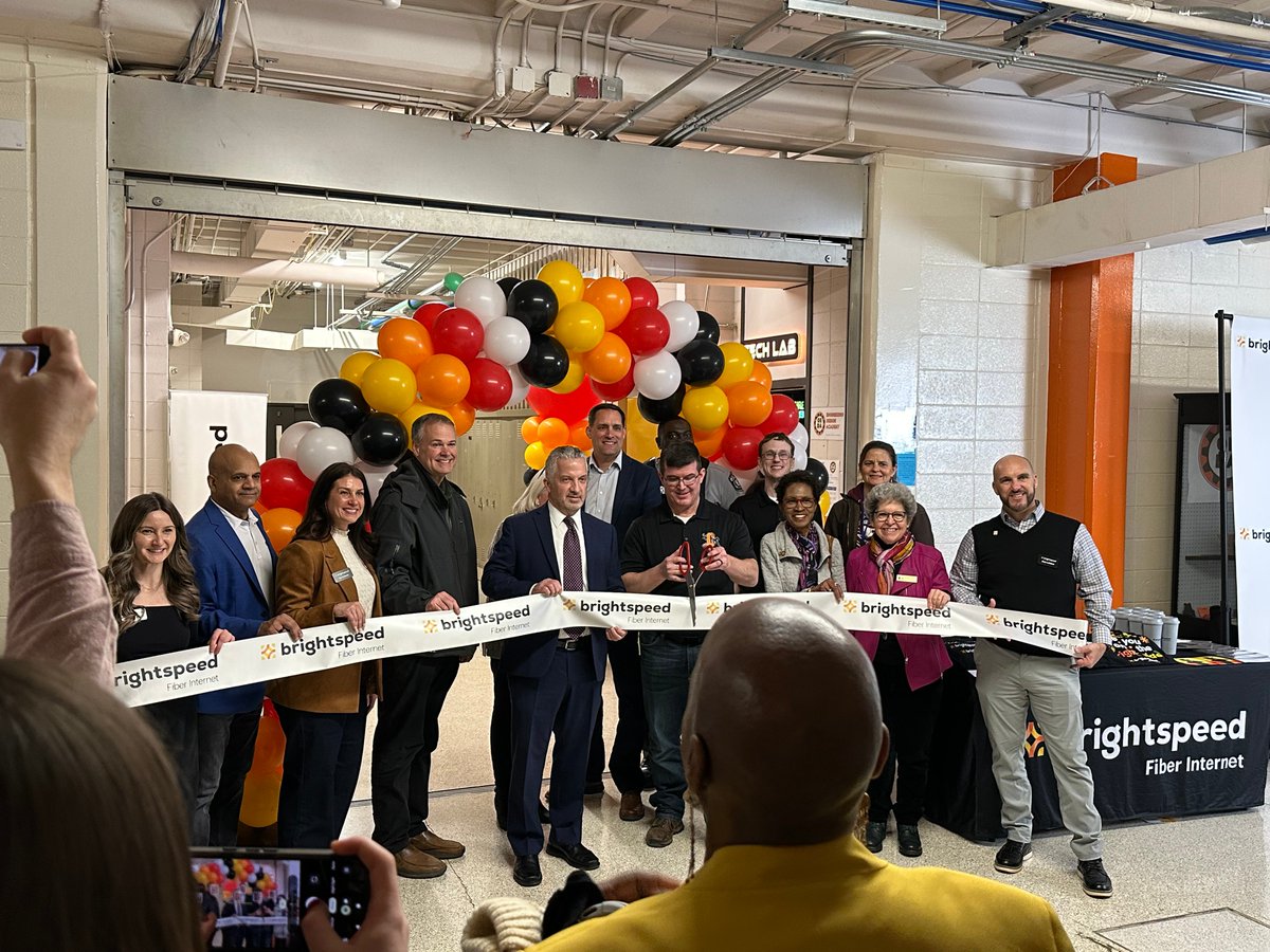 Stay Plugged In tweet media