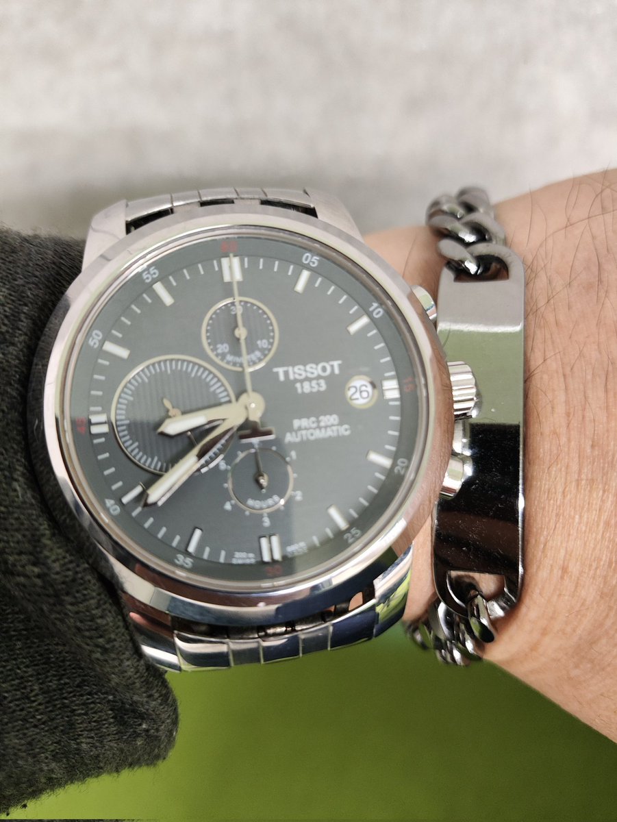 _aoi411_2's tweet photo. おはようございます。
本日はTissotで行きます。
ローターではゼンマイ巻かれるけど、リューズでは巻かれていない気が…
やっぱりOHかなぁ。
#tissot
#PRC200 https://t.co/UI9rKc3iIV