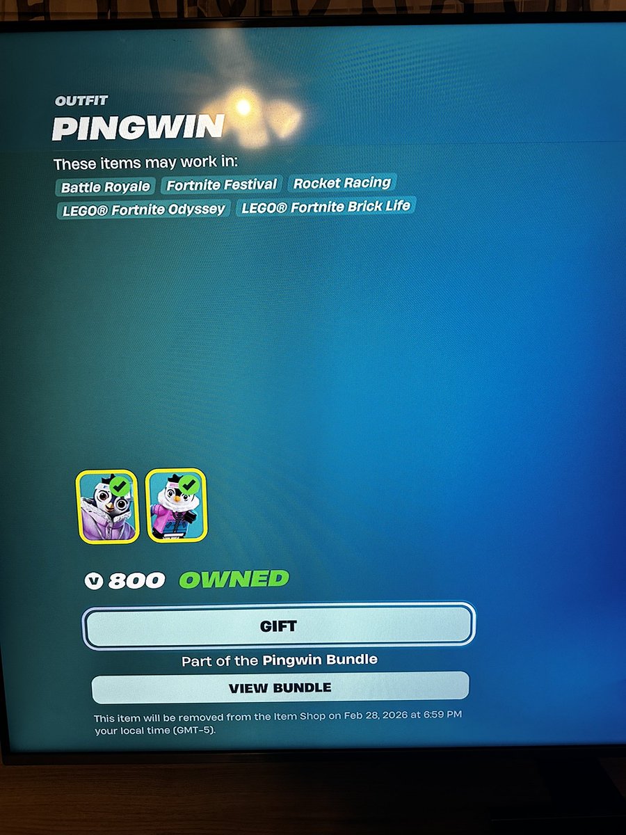datJustice7's tweet photo. @Fortnite PLZ EXPLAIN day 2 of asking to fix it https://t.co/v8Q6Fwg2oL