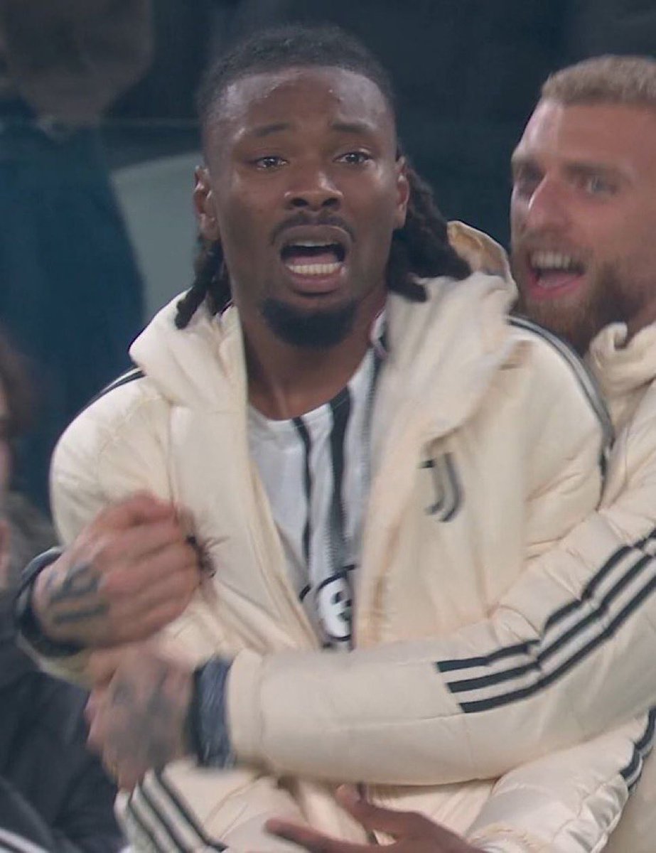 𝗞𝗛𝗘𝗣𝗛𝗥𝗘𝗡 𝗧𝗛𝗨𝗥𝗔𝗠 🇫🇷 𝗘́𝗧𝗔𝗜𝗧 𝗙𝗢𝗨 𝗗𝗘 𝗥𝗔𝗚𝗘 𝗘𝗧 𝗘𝗡 𝗟𝗔𝗥𝗠𝗘𝗦 𝗔𝗣𝗥𝗘̀𝗦 𝗦𝗔 𝗦𝗢𝗥𝗧𝗜𝗘 𝗙𝗔𝗖𝗘 𝗔̀ 𝗚𝗔𝗟𝗔𝗧𝗔𝗦𝗔𝗥𝗔𝗬. 🥺

"𝘑’𝘢𝘶𝘳𝘢𝘪𝘴 𝘥𝘶̂ 𝘮𝘢𝘳𝘲𝘶𝘦𝘳, 𝘫’𝘢𝘶𝘳𝘢𝘪𝘴 𝘥𝘶̂ 𝘮𝘢𝘳𝘲𝘶𝘦𝘳" répétait le Français, après une occasion