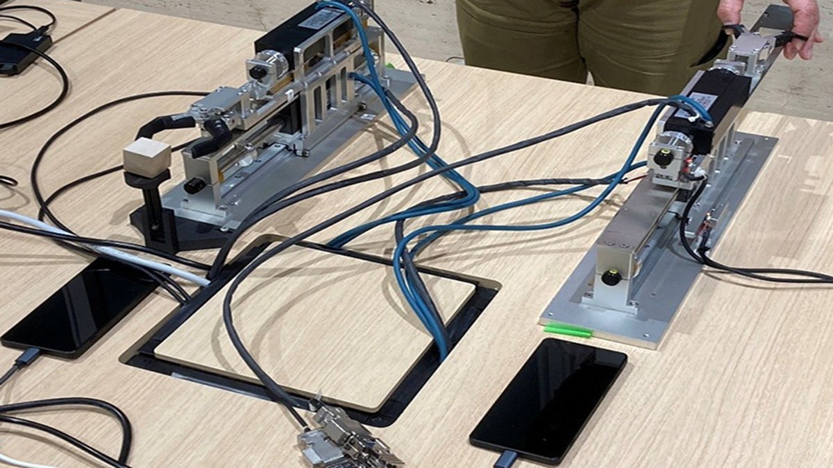 nextgen_signals's tweet photo. 5G just took remote robot control to the next level, boosting feedback by 40% — but is ultra-fast haptic tech ready for real-world applications? Are we about to see a robotic revolution or just more tech hype? 🤔 #5GRevolution #HapticTech #FutureOfRobots https://t.co/gmWiD8Pw3d