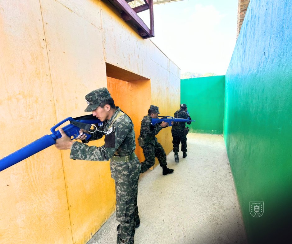 PMOPHN's tweet photo. #ESCAPMOP | Fortaleciendo las capacidades operativas Institucionales.
Las Fuerzas Armadas de Honduras a través de la Policía Militar del Orden Público, en apoyo al XXIX Batallón del Cuartel General del Ejército, culminaron satisfactoriamente la Clase de Operaciones Urbanas dirigida a los alumnos del Curso Básico de Policías Militares (CBPM 02-2026)