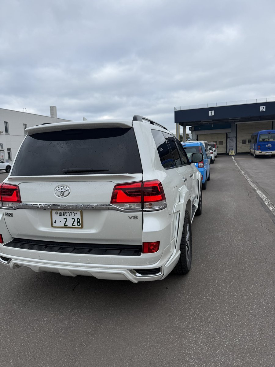今日は始業前に、マイカーの車検に来ました 1発合格ですぐ会社に出社し