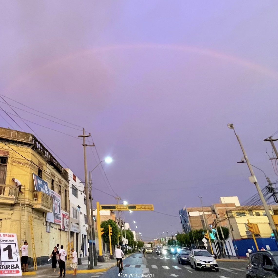 Qué hermoso arcoíris acaba de salir en Callao, nunca había visto uno tan cerca.