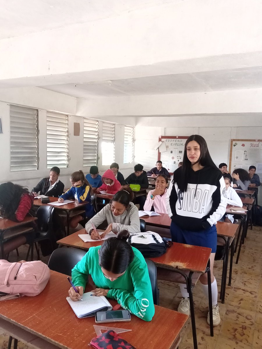 AlonsoDail58097's tweet photo. Los estudiantes de la escuela secundaria básica Manuel Ascunce Domenech en actividades docentes.#educacionijv #SentirPinero  #Secundariabasicaijv #@minedijv https://t.co/tRIOp9JAxM
