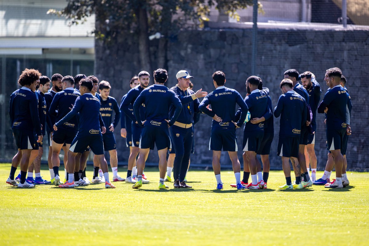 PumasMX's tweet photo. El trabajo en equipo y la unión es lo que hace fuerte a este grupo 🫂💪🏻

#UnidosPorLaHistoria https://t.co/nycJZjjvYx