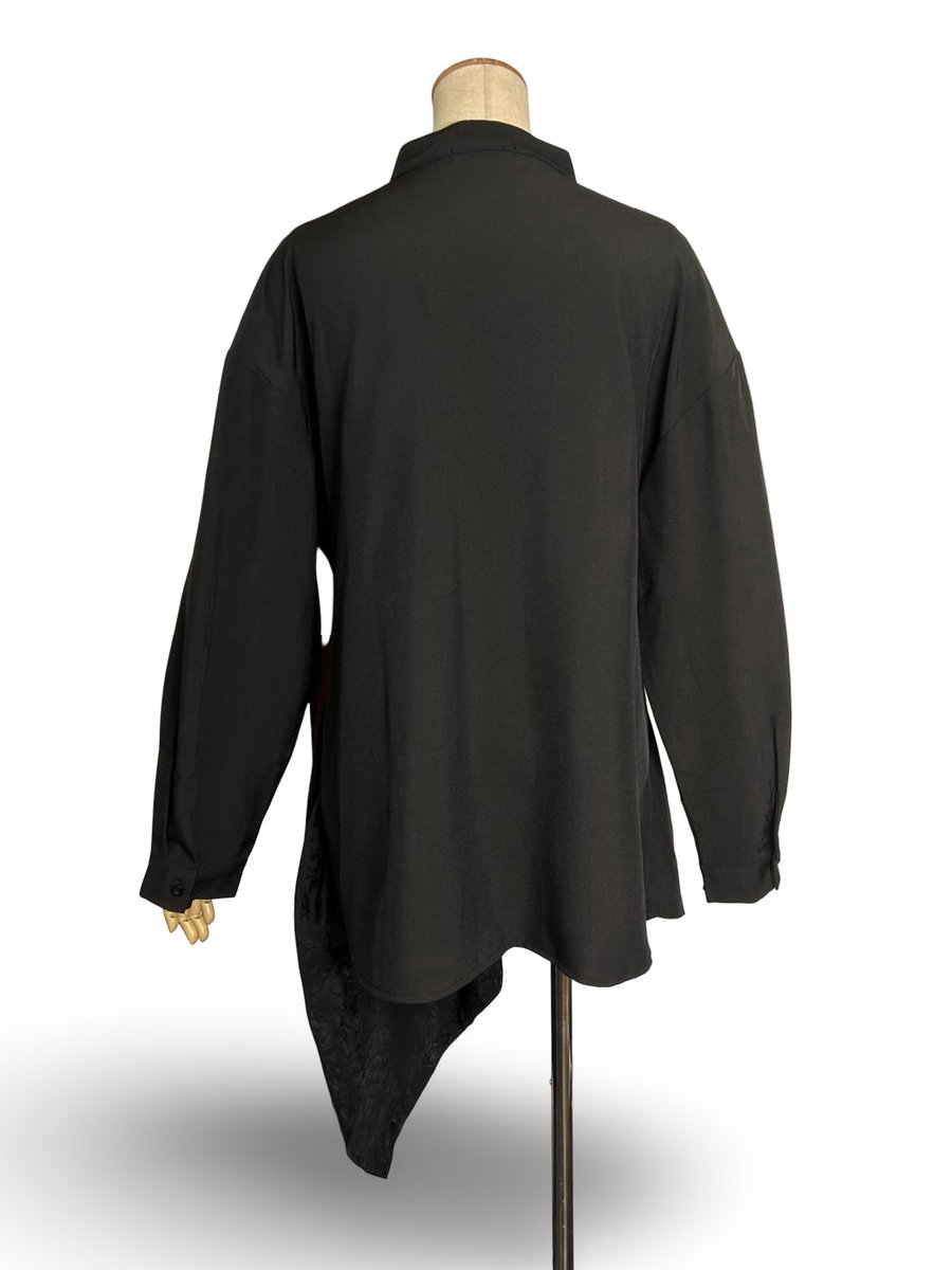 今週末は、習いの会。

”クロイオハナ”のテーマでこちらをご用意。
腰に当て布を付けたシャツ。
カッコよく着れそうでしょ〜？