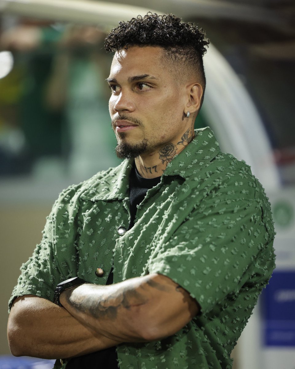 10 🐷💚🐽

Na beira do gramado, Paulinho assiste o aquecimento do jogo de logo mais.

Será que volta logo?

📸 <a href="/DaniloYoshioka/">Danilo Martins Yoshioka</a>