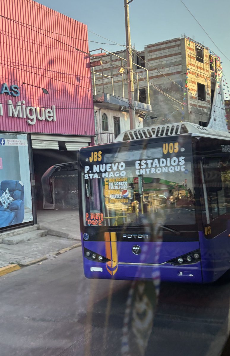 Eléctrico, de los nuevos, ¿sin placas? 
<a href="/Hechizero_38/">★·.·´HeChIzErO`·.·★</a>