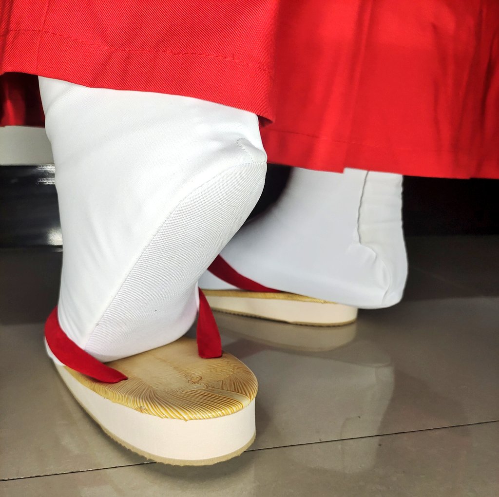 为什么会喜欢这种视角
変態的な視点って何？
#巫女 #足袋 #tabi #恋物癖 #足控