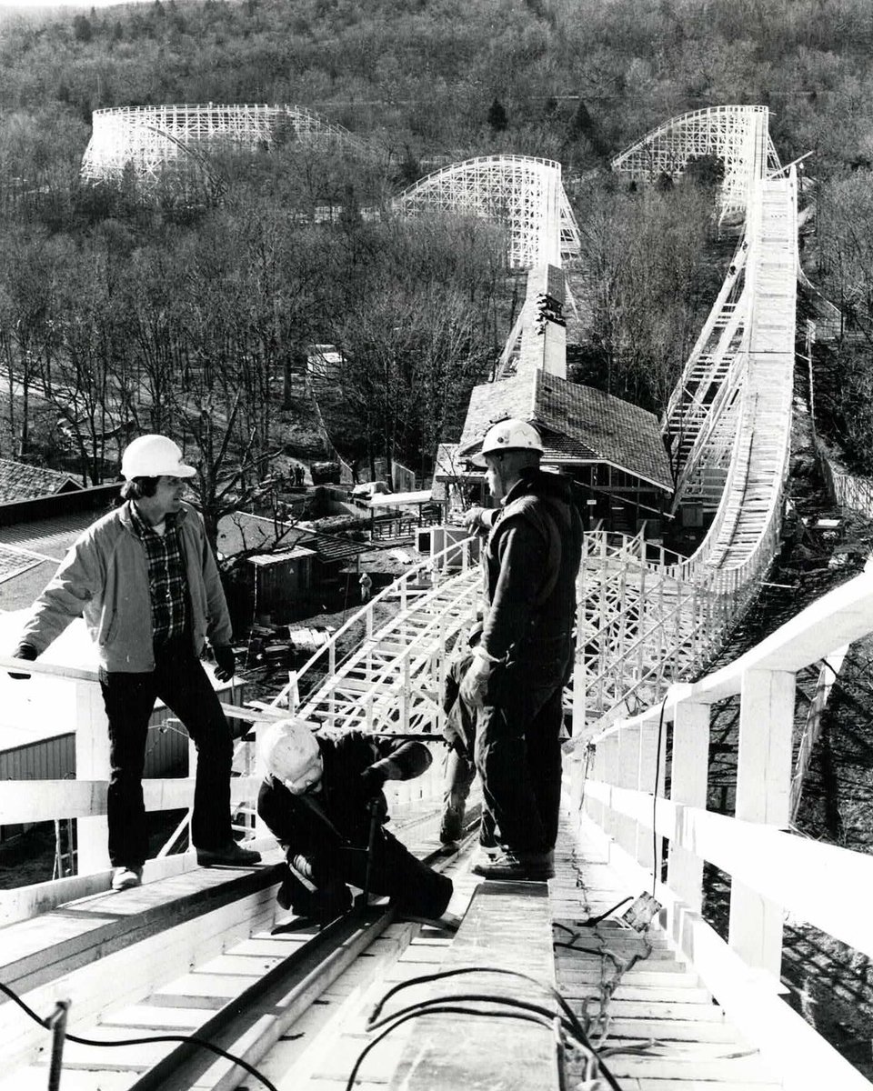 Six Flags St. Louis tweet media