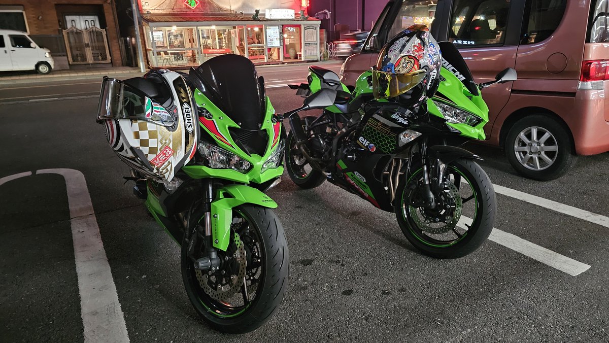 この角度なら同じバイクに見える！！ そして6Rは跨らせてもらったけど