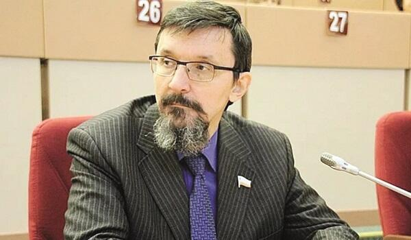 "Türkler, Avrasya'yı şekillendiren bir millettir."

Rus tarihçi Dimitri Çernişevski: 

"Rusya aristokrasisinin tamamı Türk'tür. Ayrıca meşhur yazarlar, şairler de öyle.. Büyük Bozkır asıllıdırlar.. Örneğin, Dostoyevski, Turgenev, Derjavin, Gorki, Gogol...Daha nice Türk milleti