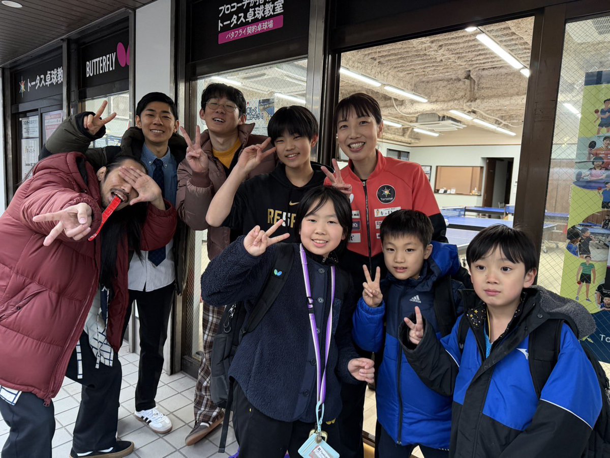 Tortoise_2023's tweet image. 日暮里ロケでTortoiseに立ち寄ってくださいました🏓

堂前さんが上手でびっくり😳
無茶ぶりにも藤井コーチが頑張りました💪

ジュニア生もみなさんにお会いできてとても喜んでいました🥰

3月5日(木)3:15までTVerでご覧いただけます📺
tver.jp/episodes/eps79…

#Tortoise 
#藤井寛子