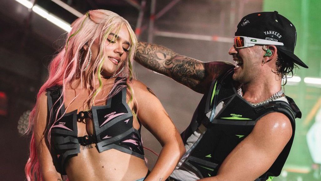 feidsite's tweet photo. Feid se une a Bad Bunny, J Balvin y KAROL G como los UNICOS artistas latinos en tener al menos 8 canciones que superan los MIL MILLONES de streams en Spotify. 🇨🇴🇵🇷 https://t.co/mIZbDWXYI0