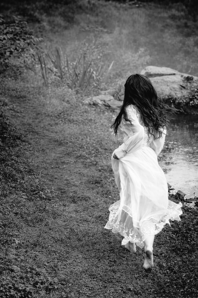 <a href="/Mohamme05809161/">Mohammed</a> .
✨🎶

ماذا لو 
جئت اليوم كقدر ضل الطريق
ثم اهتدى
ستكون أنت الفجر الذي يأتي بعد ليل الغياب
وستذوب أعوام الغياب في عينيك والمسافات تتلاشى 
والجهات الأربع ستتوقف عند قدميك 
ستكون أنت الحقيقة 
دفء الأعوام المسروقة سيعود ليملأ الأرض 
ستكون أرضا جديدة
حينما تخطوها نحوي

✨🎶

#hoda4