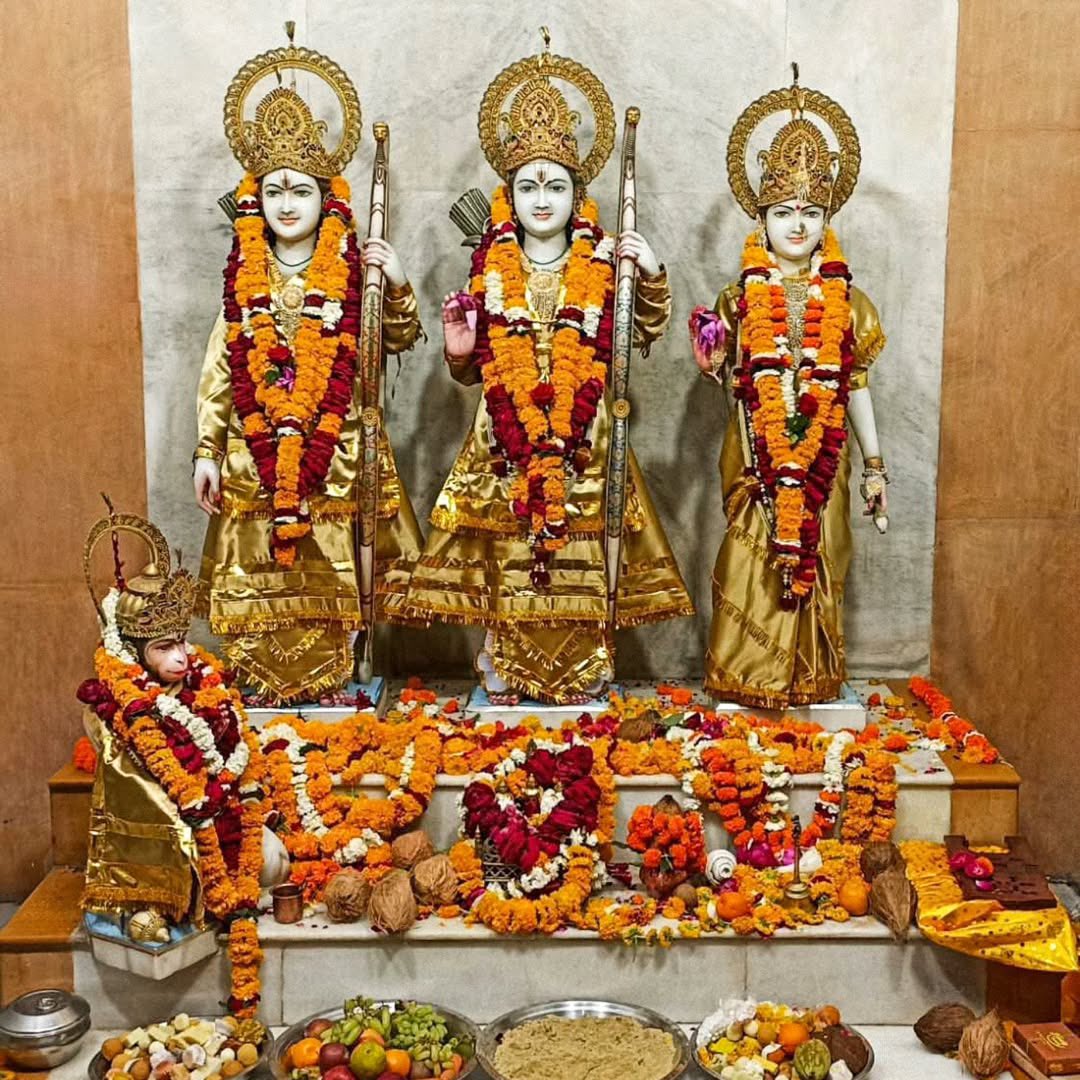 राम रामेति रामेति, रमे रामे मनोरमे ।
सहस्रनाम तत्तुल्यं, रामनाम वरानने ॥

भोपाल के बरखेड़ा स्थित श्रीराम मंदिर में विराजमान प्रभु श्रीराम जी की कृपा से हर घर-आंगन सुख, समृद्धि, खुशहाली से परिपूर्ण हो; यही मंगलकामना करता हूं। 

।।जय-जय श्रीराम।।