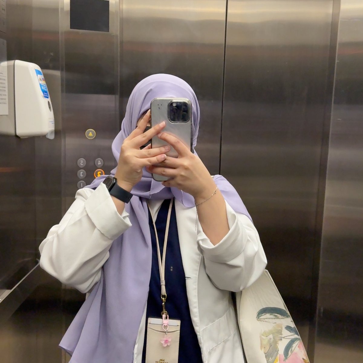 رَسل tweet media