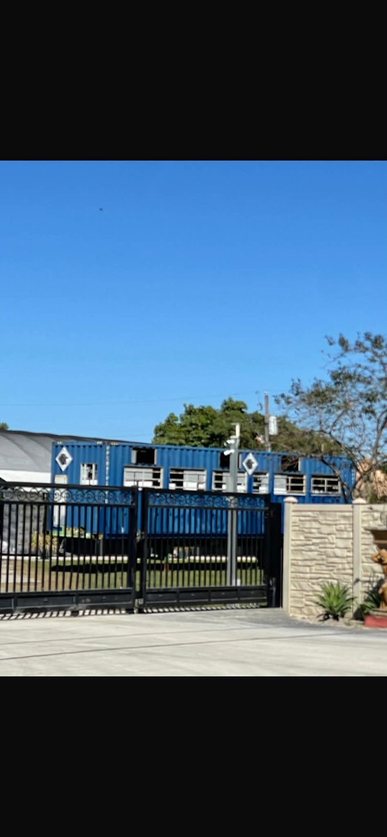 🥹 I’m worried. This was sent by a shipper who saw it at the Miami quarantine. This looks just like the container they used to ship horses in…