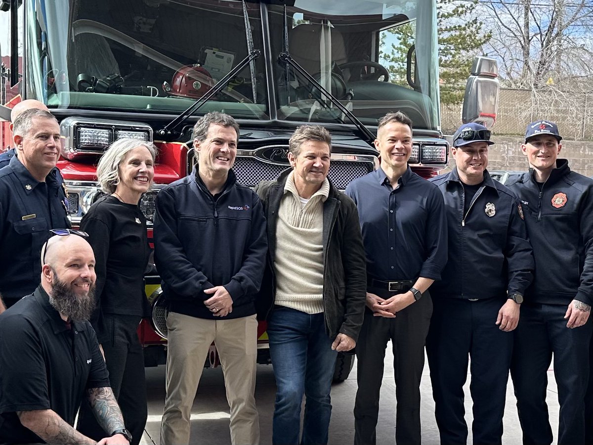TMFPD's tweet image. Actor Jeremy Renner stopped by to spend some time with our #TMFR Firefighters. We were proud to give him a tour of Station 45 (Sun Valley) and share an update on our response systems and the work we’re doing to keep our community safe. 🔥🚒