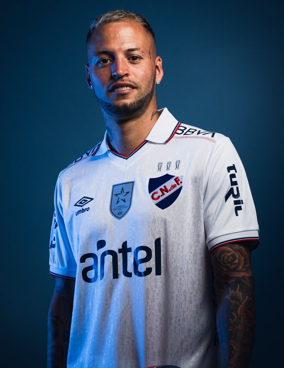 TerritorioBolso's tweet photo. 🇲🇫 𝙻𝙰 𝙽𝚄𝙴𝚅𝙰 𝙳𝙴𝙻 𝙱𝙾𝙻𝚂𝙾 🇲🇫

#Nacional presentó su nueva camiseta HOME para la temporada 2026. La misma será estrenada el próximo domingo ante Peñarol en El Clásico.

📸 @Nacional

𝗡𝗔𝗗𝗜𝗘 𝗚𝗔𝗡𝗢́ 𝗠𝗔́𝗦 https://t.co/ulWRaoLGK0