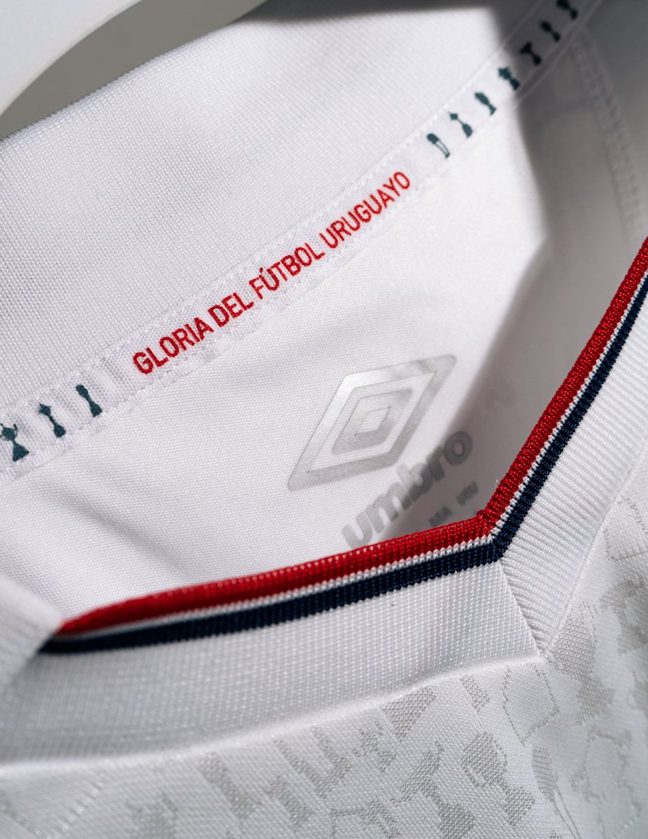 🇲🇫 𝙻𝙰 𝙽𝚄𝙴𝚅𝙰 𝙳𝙴𝙻 𝙱𝙾𝙻𝚂𝙾 🇲🇫

#Nacional presentó su nueva camiseta HOME para la temporada 2026. La misma será estrenada el próximo domingo ante Peñarol en El Clásico.

📸 <a href="/Nacional/">Nacional</a>

𝗡𝗔𝗗𝗜𝗘 𝗚𝗔𝗡𝗢́ 𝗠𝗔́𝗦
