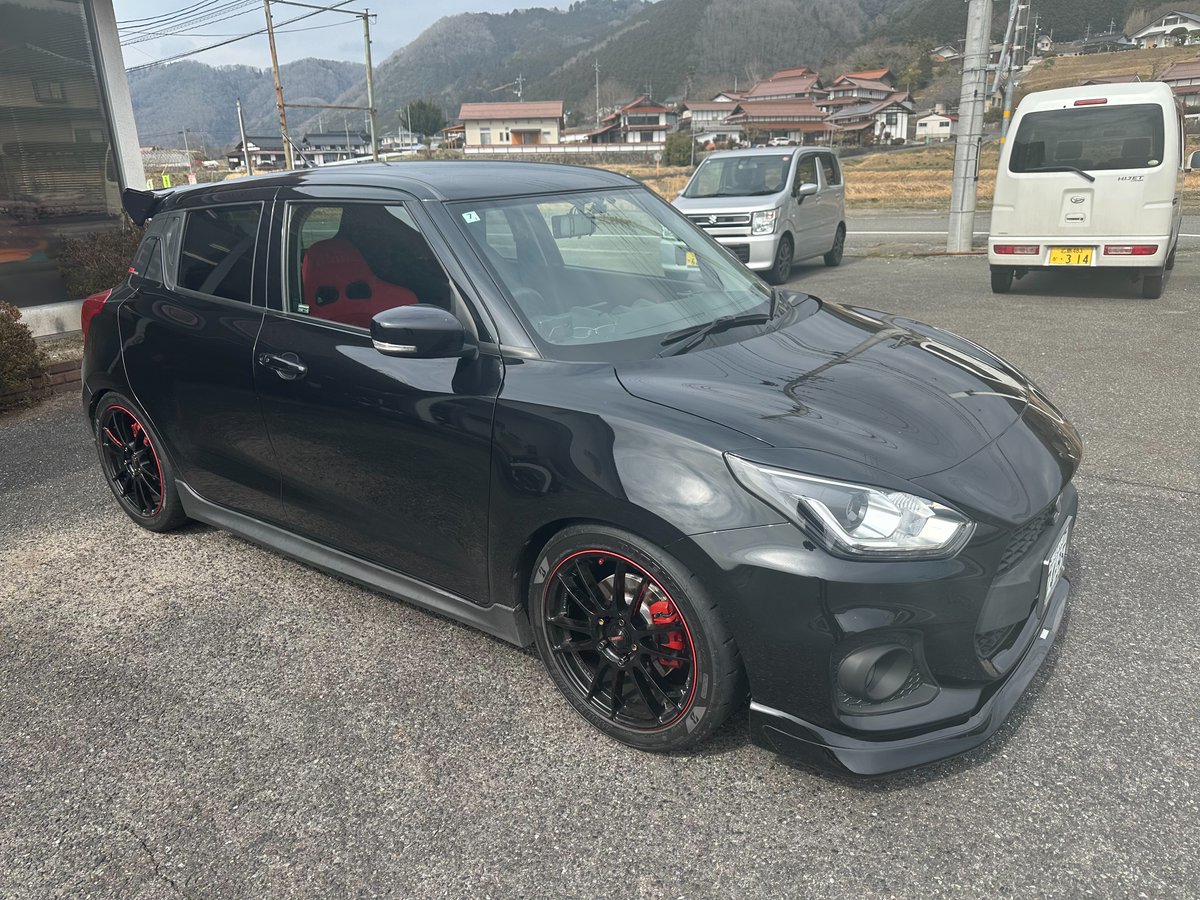 ZC33SにCE28N-plusの購入検討中ですが、 18x8J+45って入りますか？