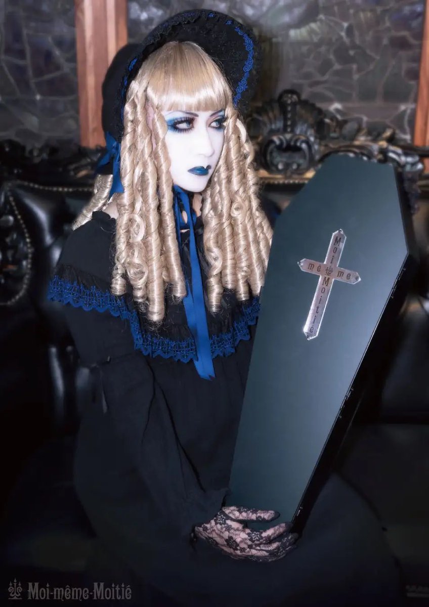 このイメージから現在の形に定着させたのは嶽本野ばらさんとMANA様だと