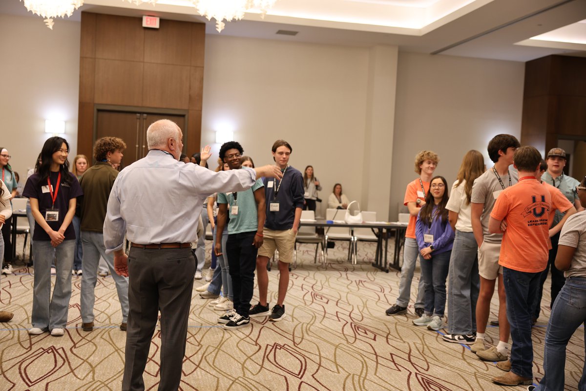 electriccoopsms's tweet photo. Facilitator Eddie Tanner encourages the students to get acquainted with one another, building a strong community of student leaders from across the state. #MS2DC #MSCYL #YTDC #YT26