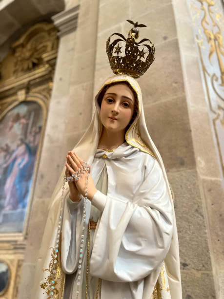 "Pregate, pregate molto; e fate
sacrifici per i peccatori, perché
molte anime vanno all’inferno,
perché non c’è chi si sacrifichi
e interceda per loro"..

La Madonna di Fatima
ai Pastorelli