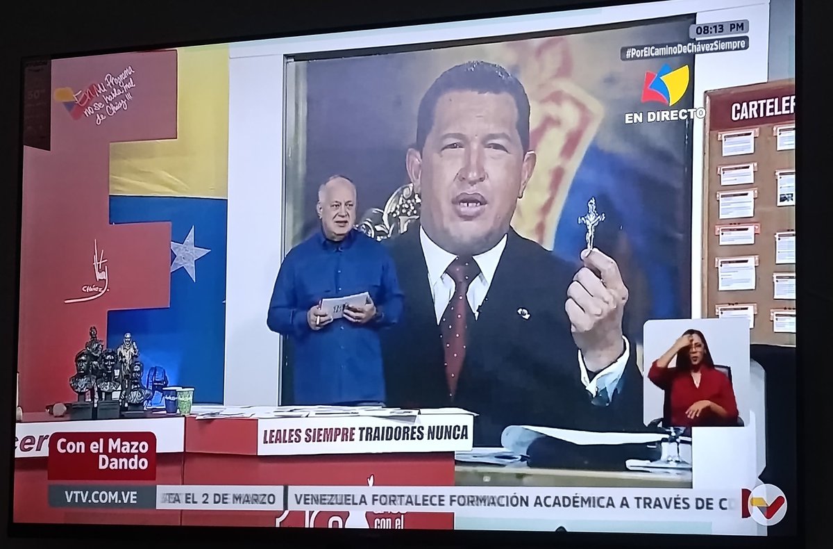 Los pobres comenzaron a ser visibilizados con la llegada de un señor que se llama Hugo Chávez Frías, y no solo visibilizados sino que se les dió voz y voto, verdadero poder para decidir!! 
#PorElCaminoDeChávezSiempre