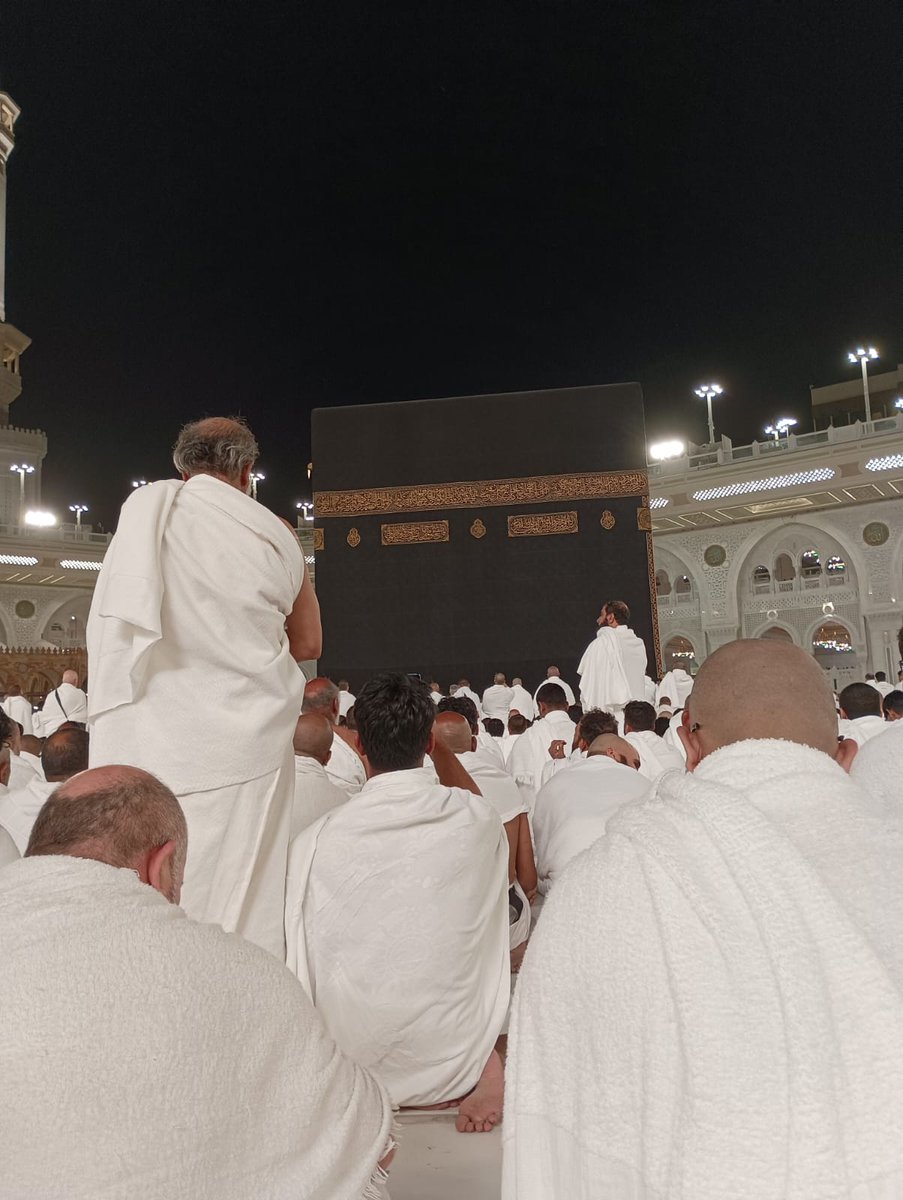 mtb7366's tweet photo. يالله ياربي يا غفار الذنوب 
جيتك معي ذنب مثل زبد البحر 

سبحانك اللهم واليك راجع وتوب 
انت الكريم الرحيم .... المقتدر 

تغفرلي قبل الشمس تشرق من غروب
وقبل ما تغدي الرواسي كاعهن منتثر https://t.co/tZrTcMWpSQ
