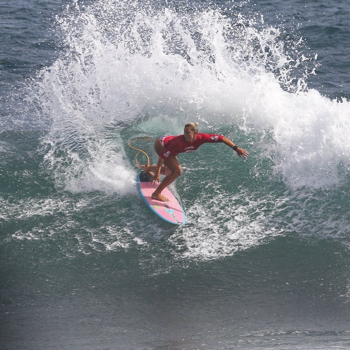 ÚLTIMA HORA: la surfista tica Leilani McGonagle clasificó a OCTAVOS DE FINAL en el torneo Barbados Surf Pro 2026. 💥🏄🏽‍♀️🇨🇷

Es la única centroamericana activa en el torneo QS 6000 de la Liga Mundial de Surf. 🗣️

¡Con todo Leilani! 👏🏽
