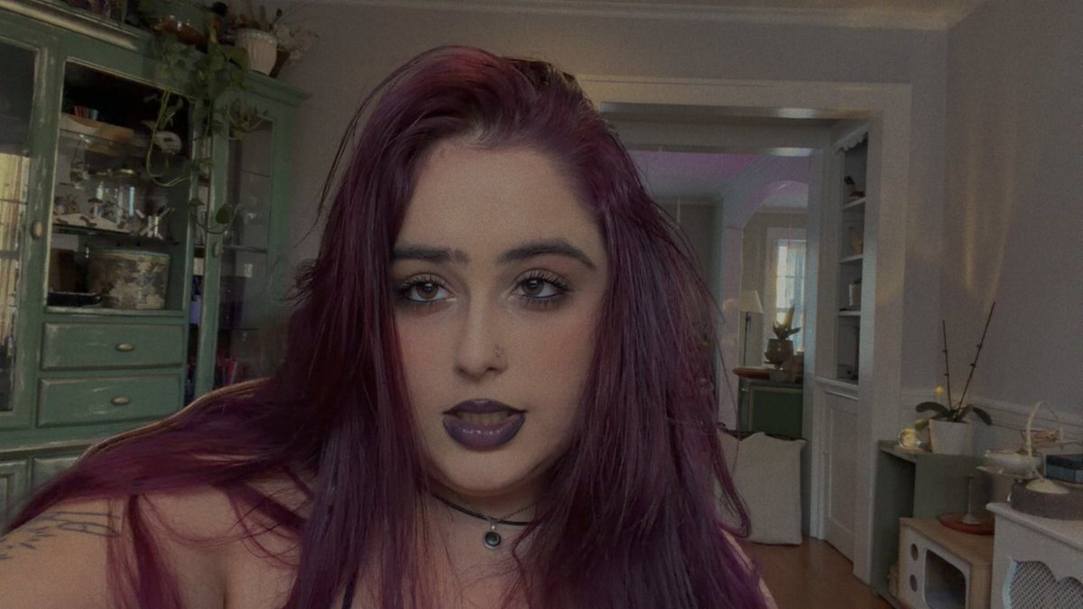 ros3petal's tweet photo. Hiiii <33333 #moothunt 

{27} 🔮
- Multi fandom god I eat media UP 👾 #gamingtwt #multifandom 

- Fortnite, stardew valley, fields of mistria, and a plethora of more teehee 🌛

- obsessed w dungeons and dragons/TTRPGs, currently DMing for the 1st time ✨ask me about it✨

<3 https://t.co/BygYJ6nhbe