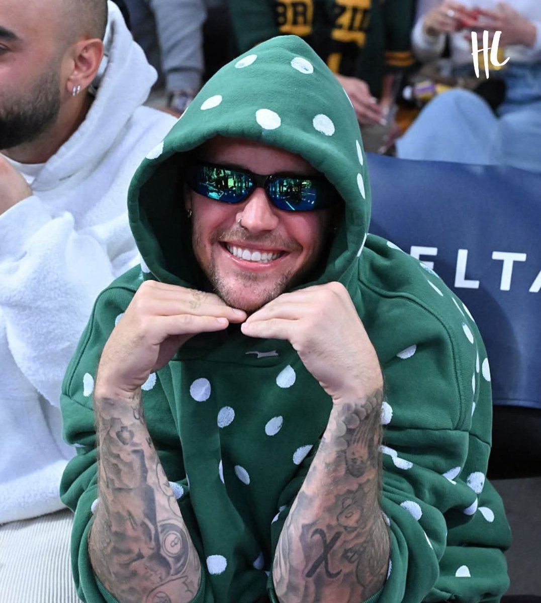 Devin (@bieberwings_) on Twitter photo 