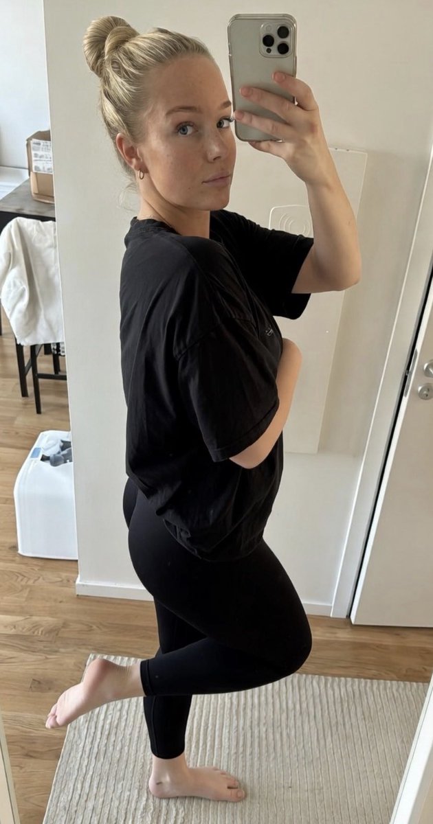hannagodd's tweet photo. Gym time now. Send your tribute while I’m working. https://t.co/qqV3VCTtVF