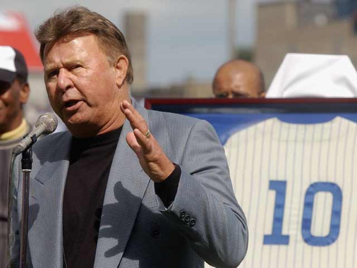 Andy_Masur1's tweet photo. Happy heavenly birthday to Ron Santo, who would have been 86 today. I have such fond memories of my time in the Cubs booth with Ronnie. He was so much fun to be around.  He was such a genuine and generous person, who loved the Cubs with all his heart. Miss ya pal! RIP#10 https://t.co/fh0Lp7fqcj