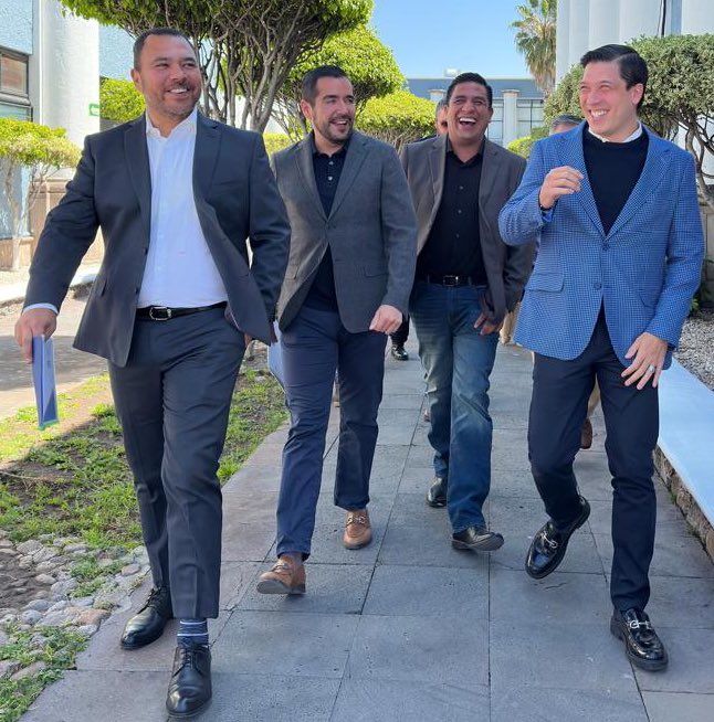 * UN GRAN FUTURO-.
El <a href="/mpio_El_Marques/">Municipio de El Marqués</a> crece unas 7 veces más que el promedio nacional (entre el 7 y el 10%).
Es uno de los 3 municipios de #Mexico con más crecimiento integral. En los últimos 10 años su población se dobleteó.

El Marqués aporta aproximadamente el 19.2 % de toda