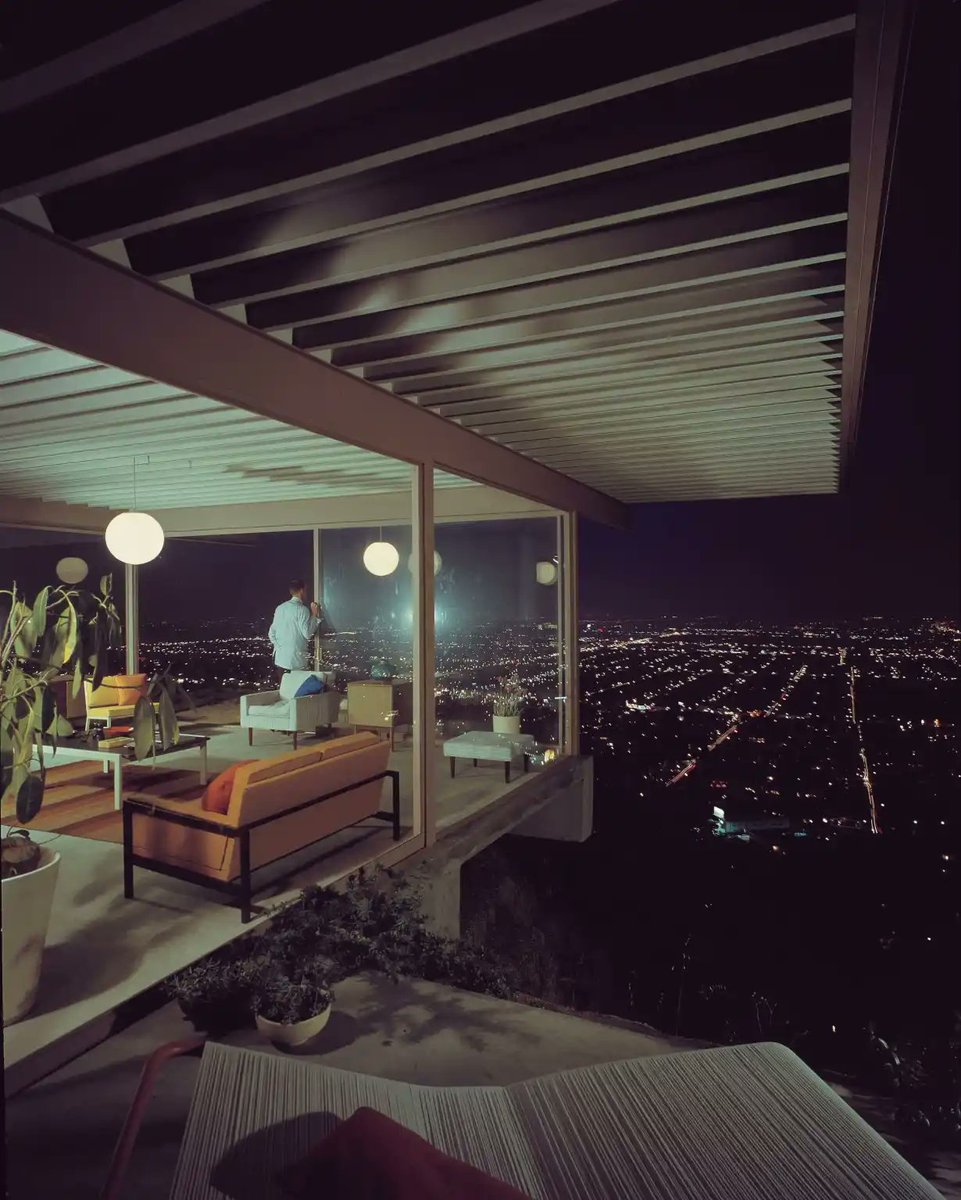 vashikoo's tweet photo. The Stahl House is for sale after 65 years. The iconic mid-century home, built in 1960, is perched in the Hollywood Hills overlooking Los Angeles. Designed by architect Pierre Koenig. Yours for only $25 million! https://t.co/8PV8Jj8zUi