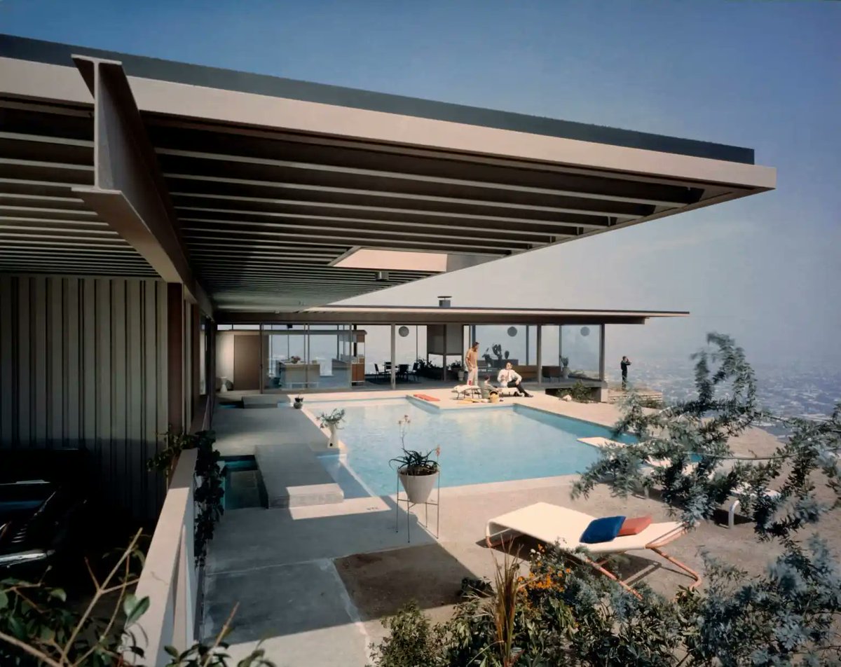 vashikoo's tweet photo. The Stahl House is for sale after 65 years. The iconic mid-century home, built in 1960, is perched in the Hollywood Hills overlooking Los Angeles. Designed by architect Pierre Koenig. Yours for only $25 million! https://t.co/8PV8Jj8zUi
