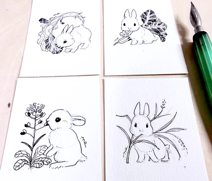 うさぎさんの飼育書を横に練習していると
図柄的にはつい鮮やかなお野菜をどーんと置きたくなるけど身体に良いのは牧草なんだなとか、うさぎさんの食べられる野草とか、知ることは絵を変えていくんだなと感じます 