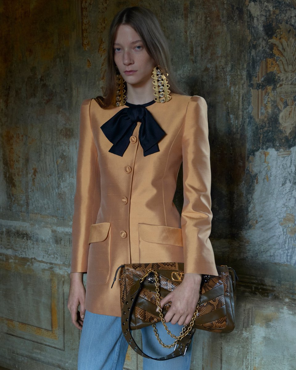 ★VALENTINO最高級ライン★美品★Vロゴプレート★Aラインスカート