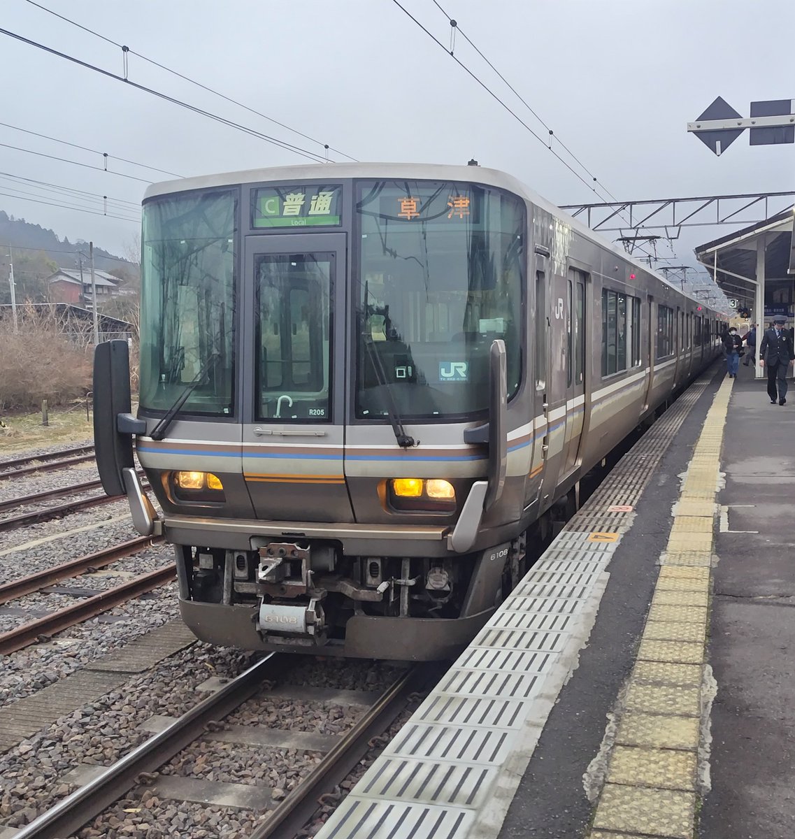 柘植8:32発 草津線 5339M [C]普通草津 223系6000番台ｷﾄR205編成 （日立