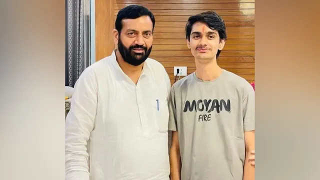 anku_chahar's tweet photo. हरियाणा में तृतीय श्रेणी की नौकरियों के लिए हुई सीईटी परीक्षा में मुख्यमंत्री नायब सिंह सैनी के बेटे अनिकेत सैनी ने भी आवेदन किया था. इंटर्नशिप के कारण वे परीक्षा नहीं दे पाए. https://t.co/qHhTlNaqh2