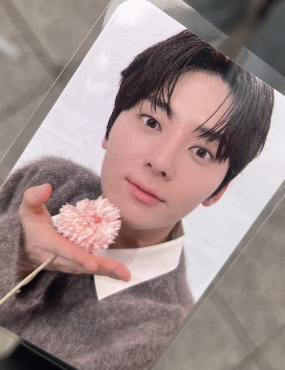 mysummerhwang's tweet photo. 엠카 공방 포카
아 기여워🥹🧡 https://t.co/sO9d3K66RC